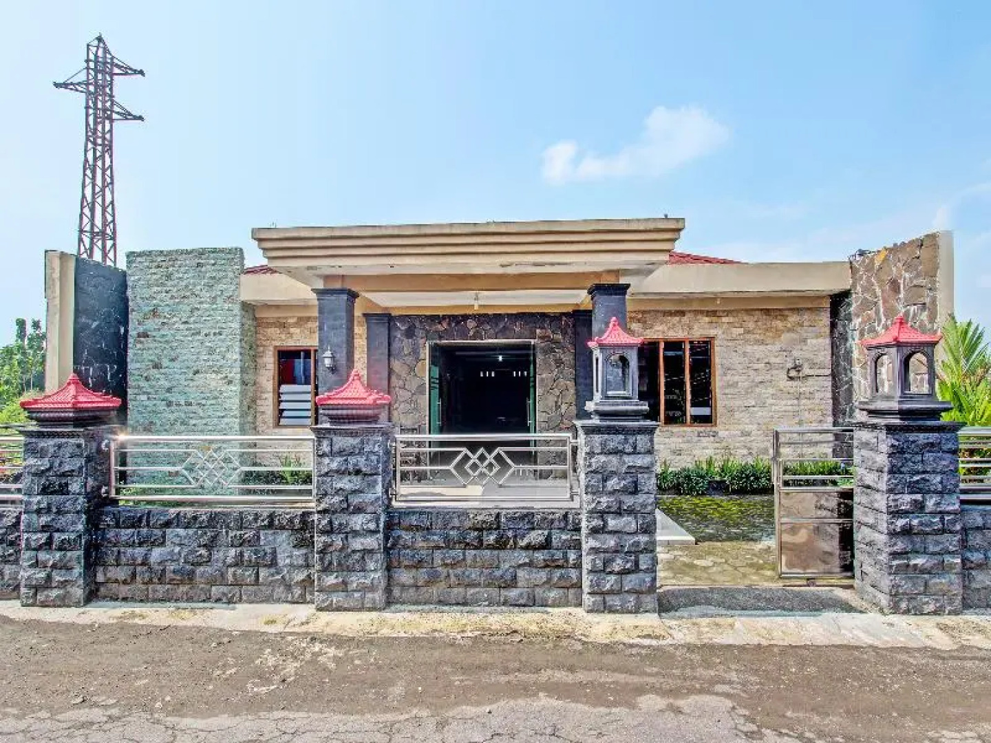 91353 Hotel Surya Andesa