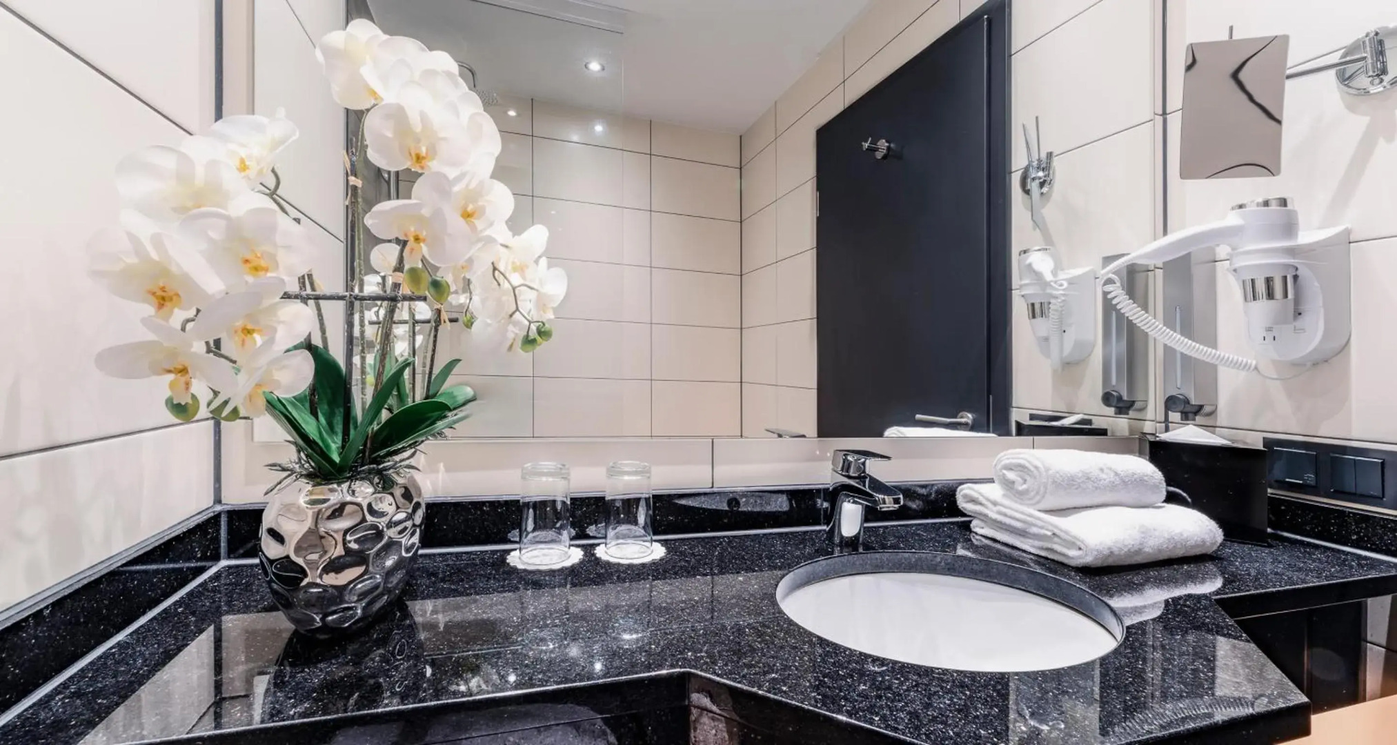 Отель Plaza Premium Grand Winston