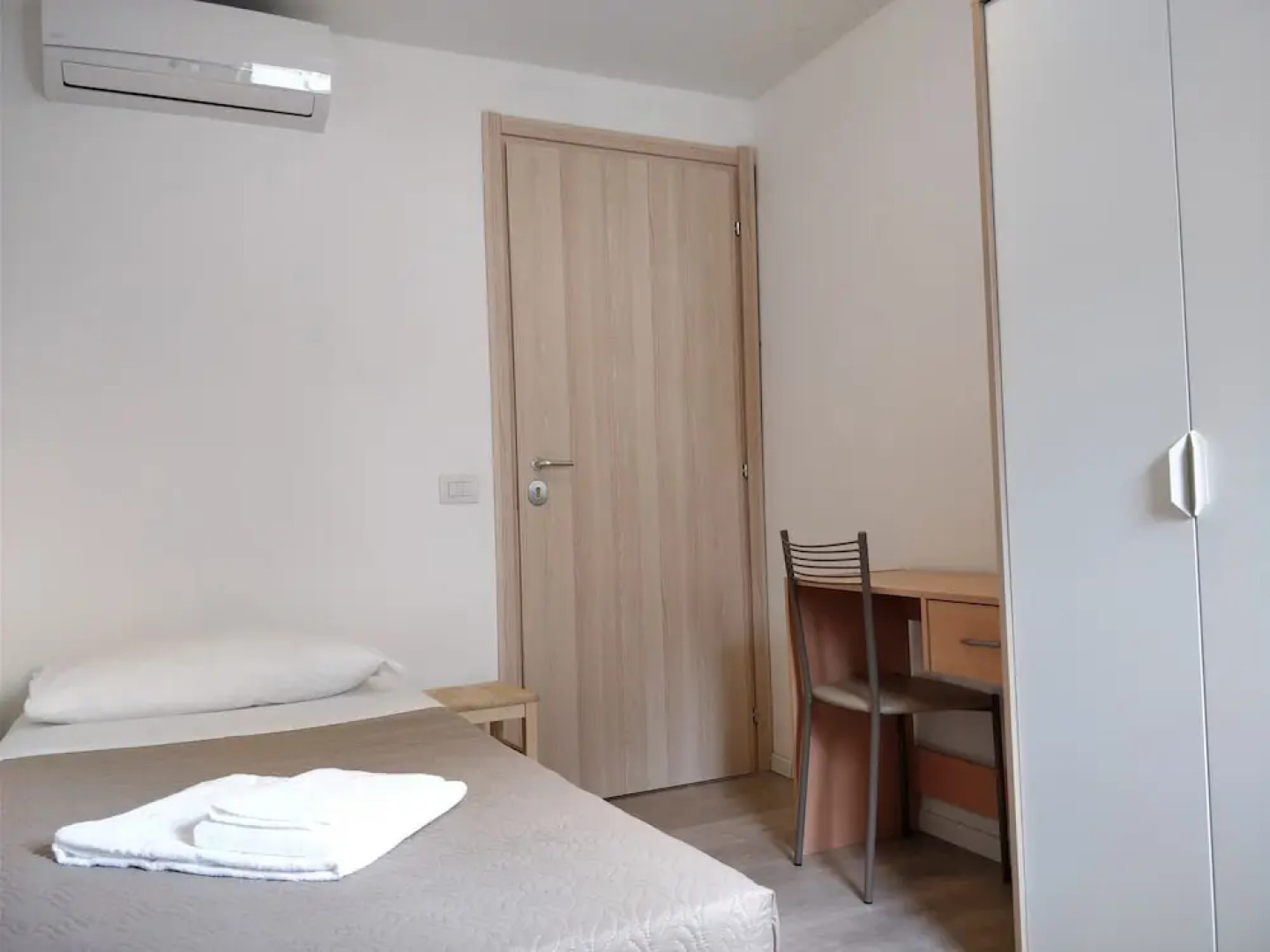 Red Line Room Division