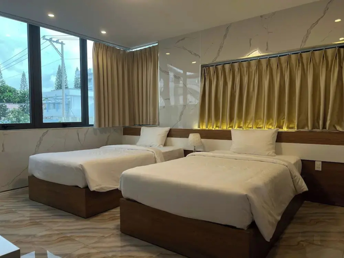 Đông Phương Hotel & Restaurant