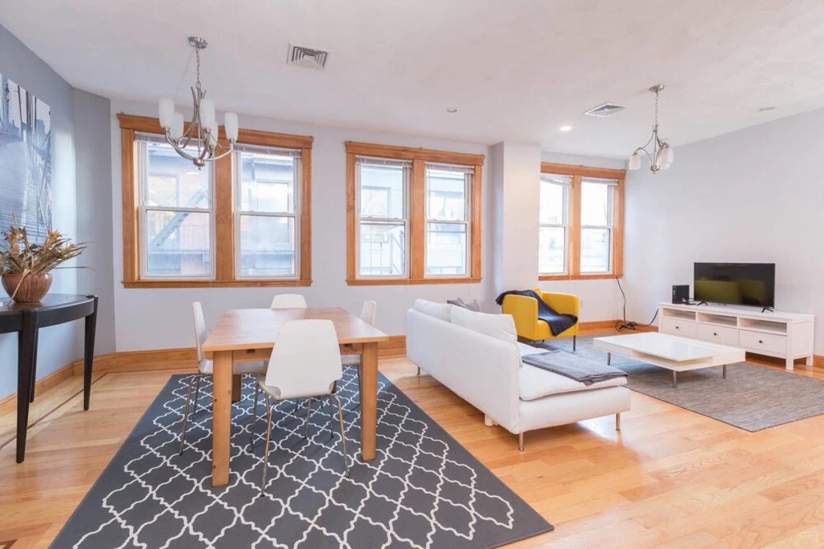 Huge 2 BR Apt in Heart of North End by Domio