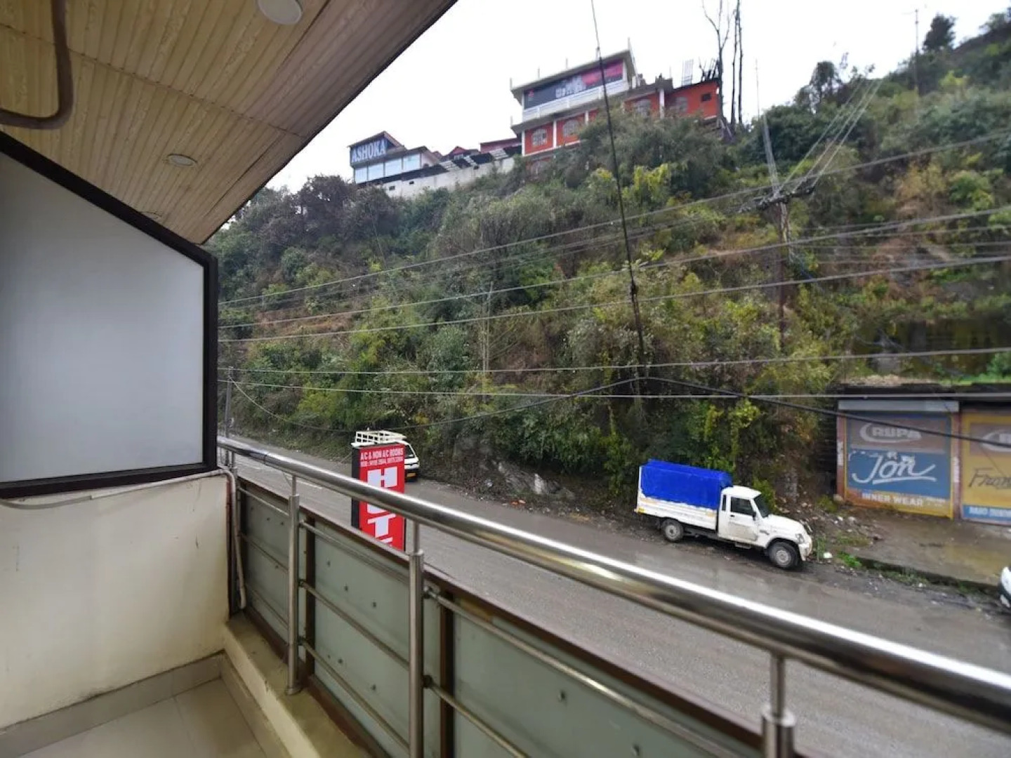 Oyo 28027 Hotel Dhruv