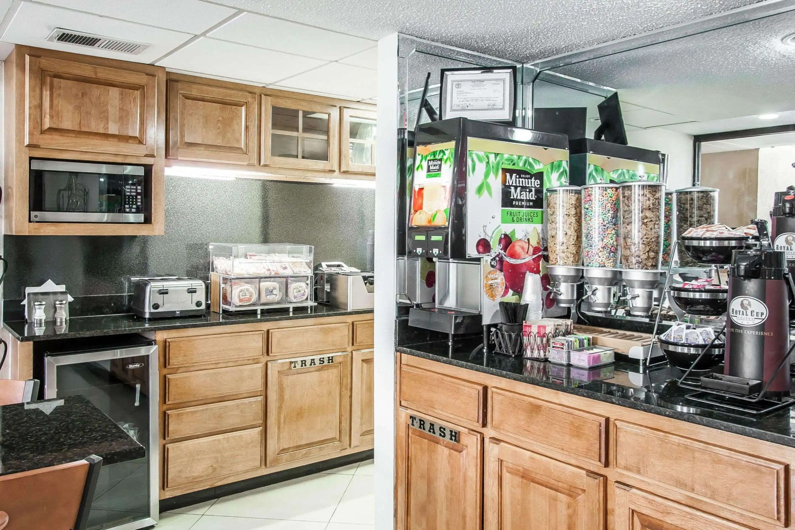 Econo Lodge Inn & Suites Memphis East