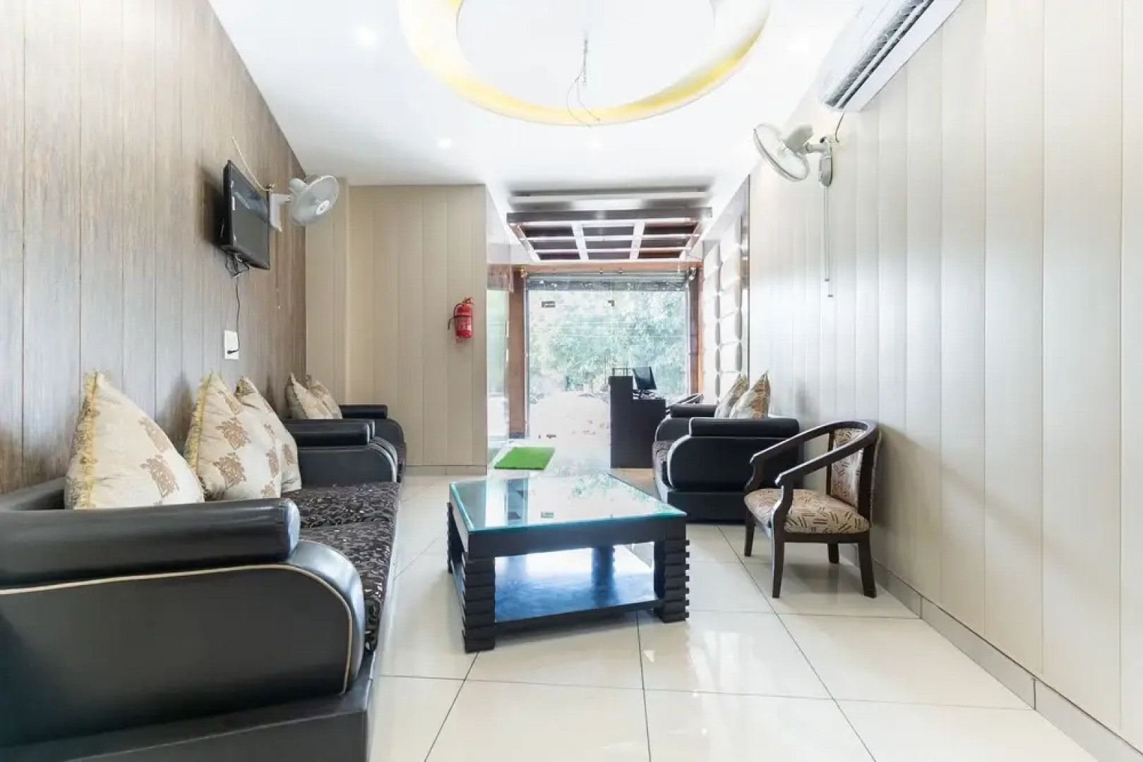 OYO 35938 Hotel Aditya & Kings