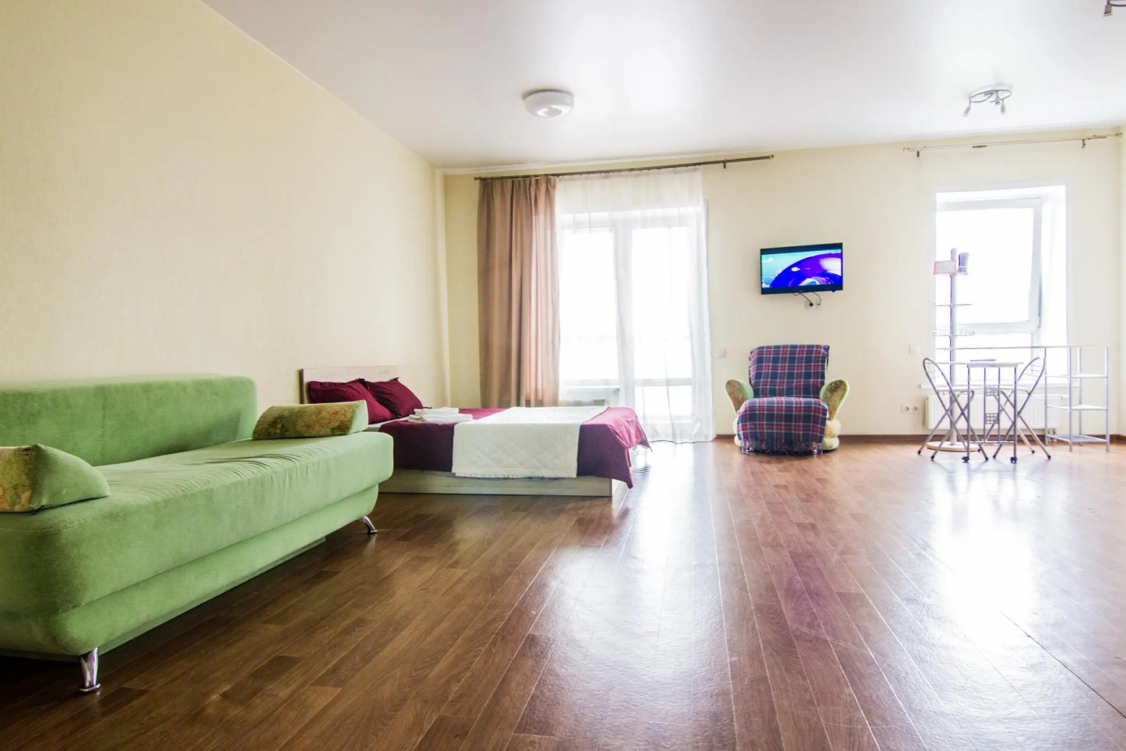 ЖивиТУТ на проспекте Комсомольский 80Е