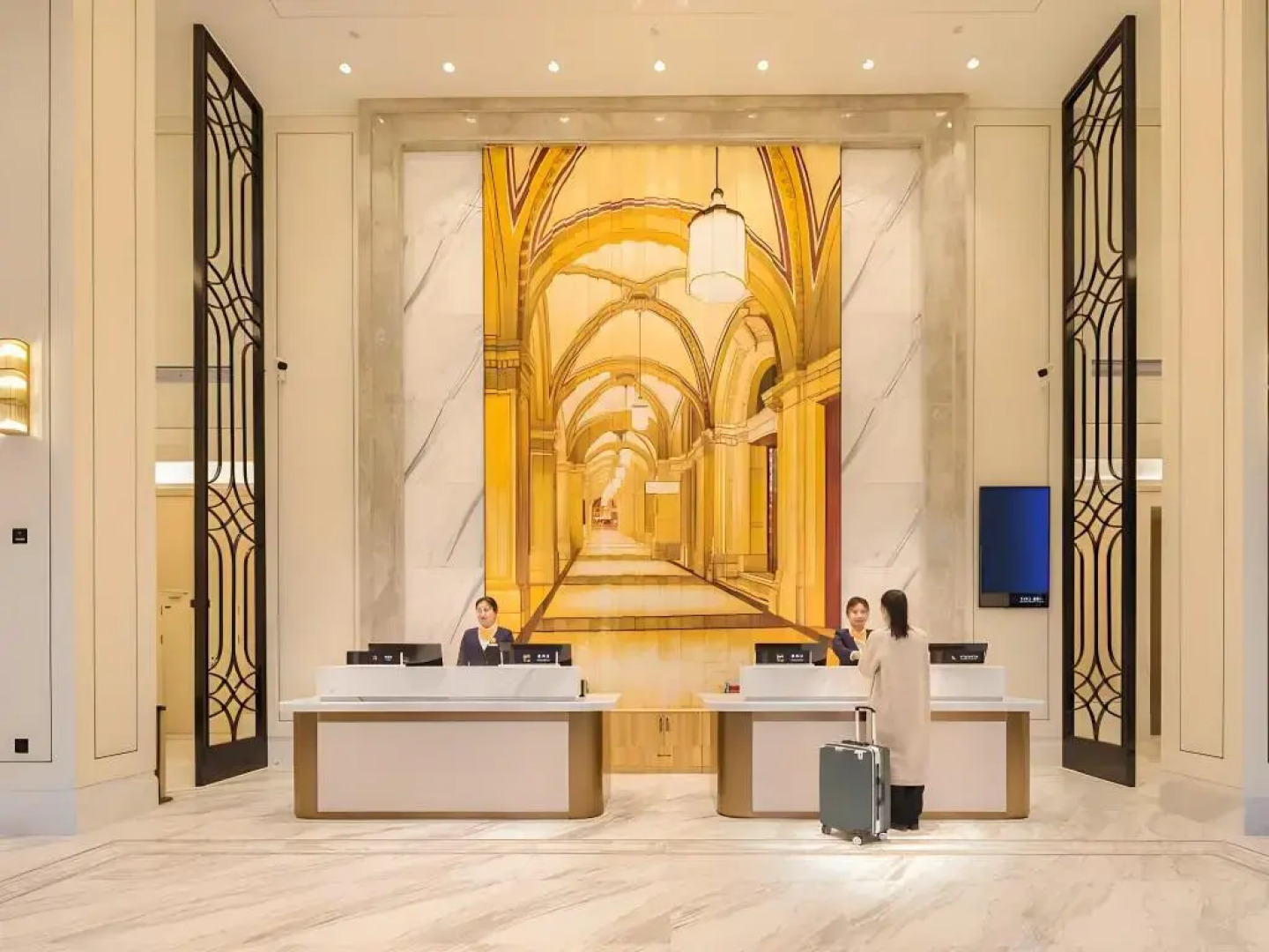 Vienna International Hotel (Luyi Passenger West Station)