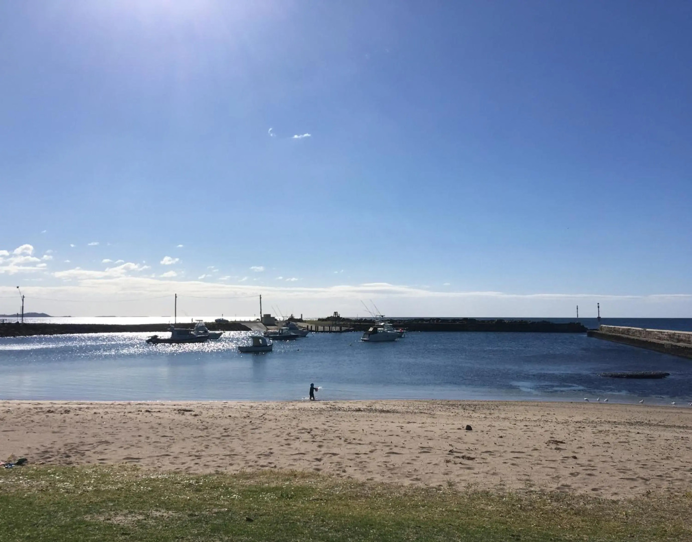 Shellharbour Beach Cottage - walk onto Patrolled beach with flags in summer