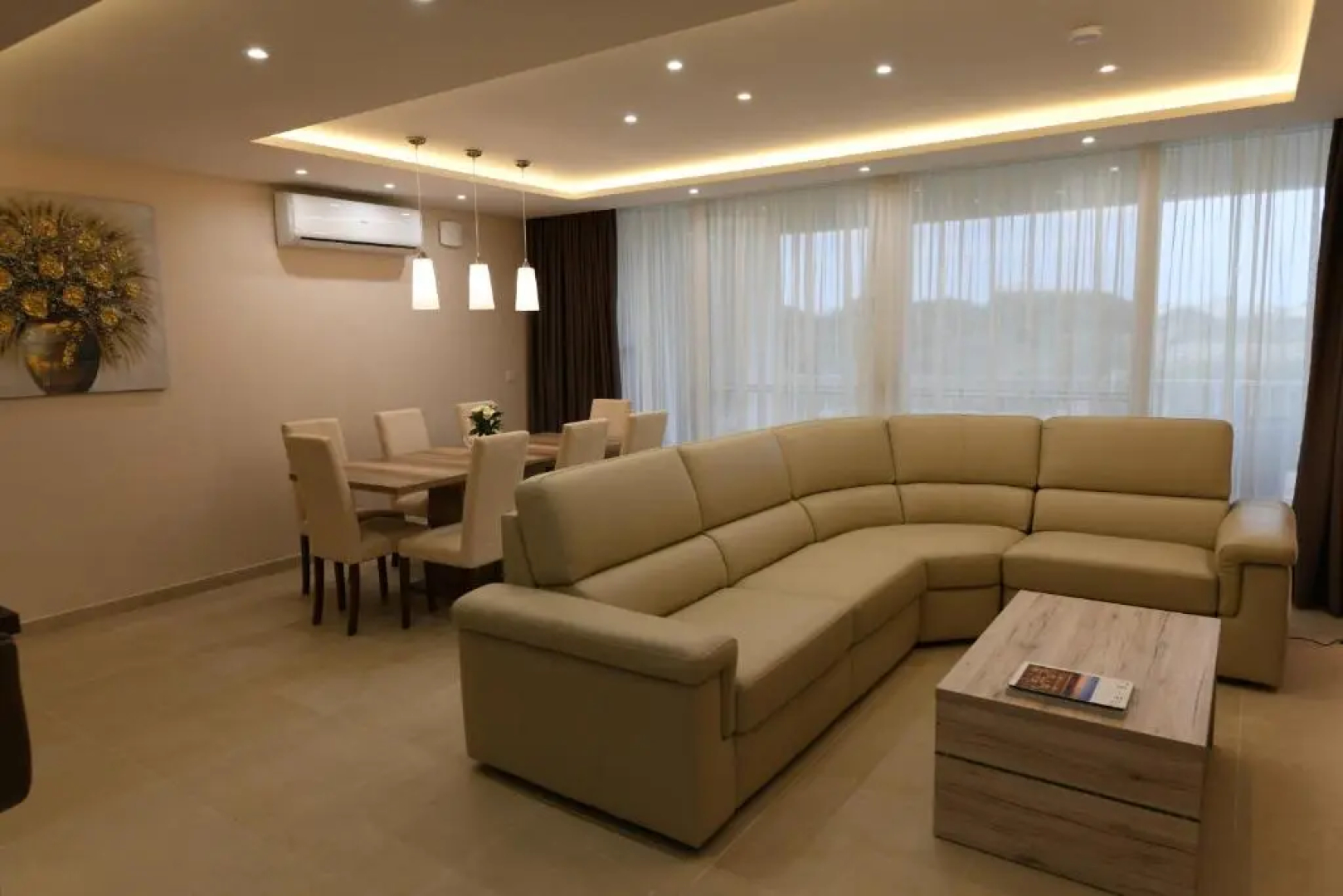 Wileg 4B Luxury Two Bedroom Apartment with Shared Swimming Pool.