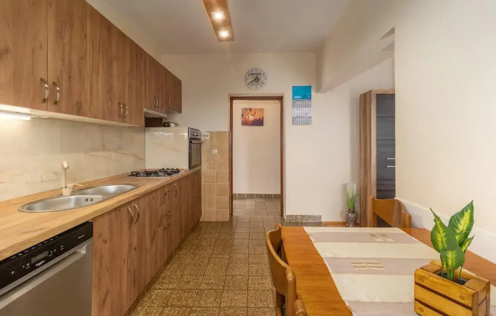 Beautiful Home in Donji Zagon With Wifi and 6 Bedrooms