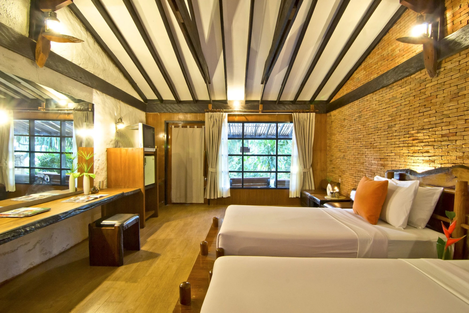 Home Phutoey River Kwai Hotspring & Nature Resort