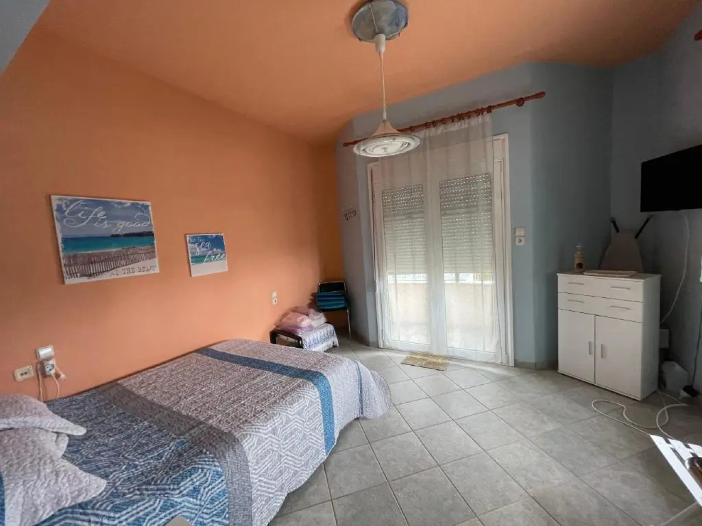 Seaside apartment with private garden