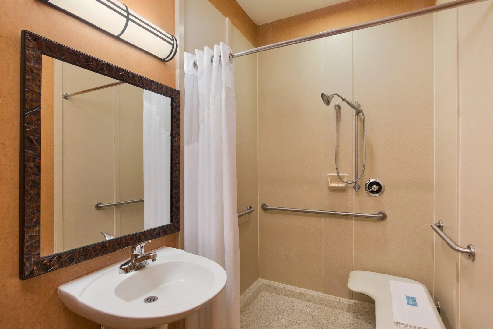 The Q Hotel And Suites