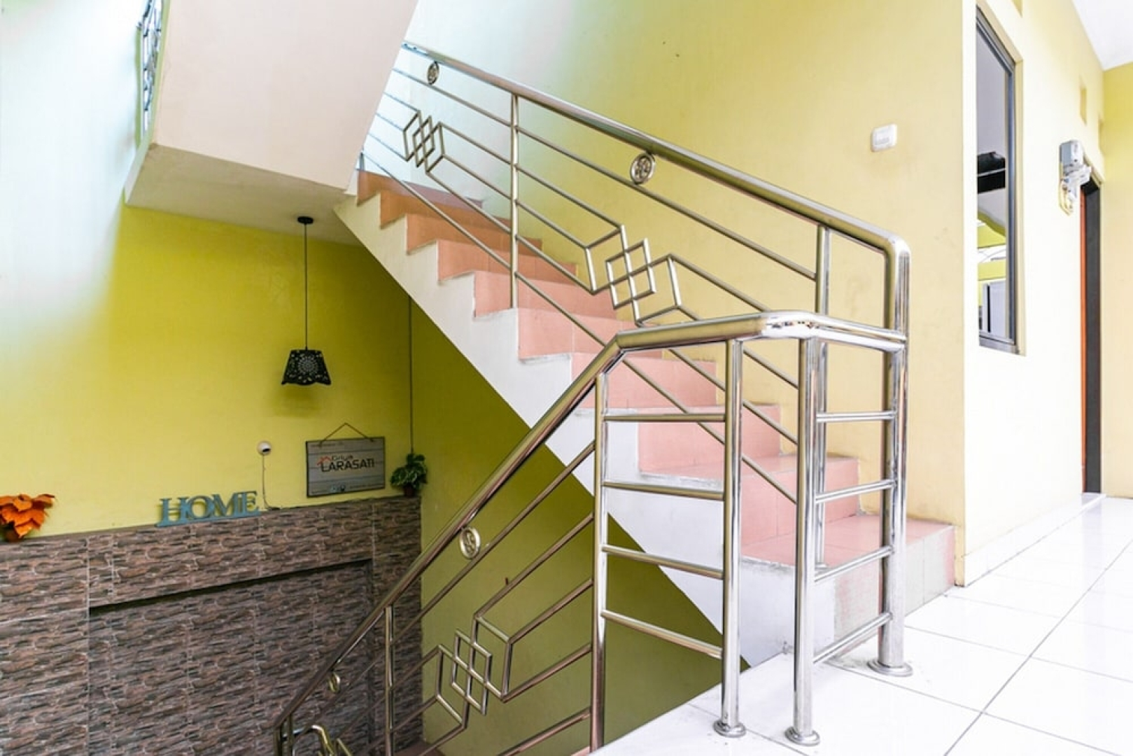 KoolKost Syariah near Universitas Muhammadiyah Surakarta - Caters to Women