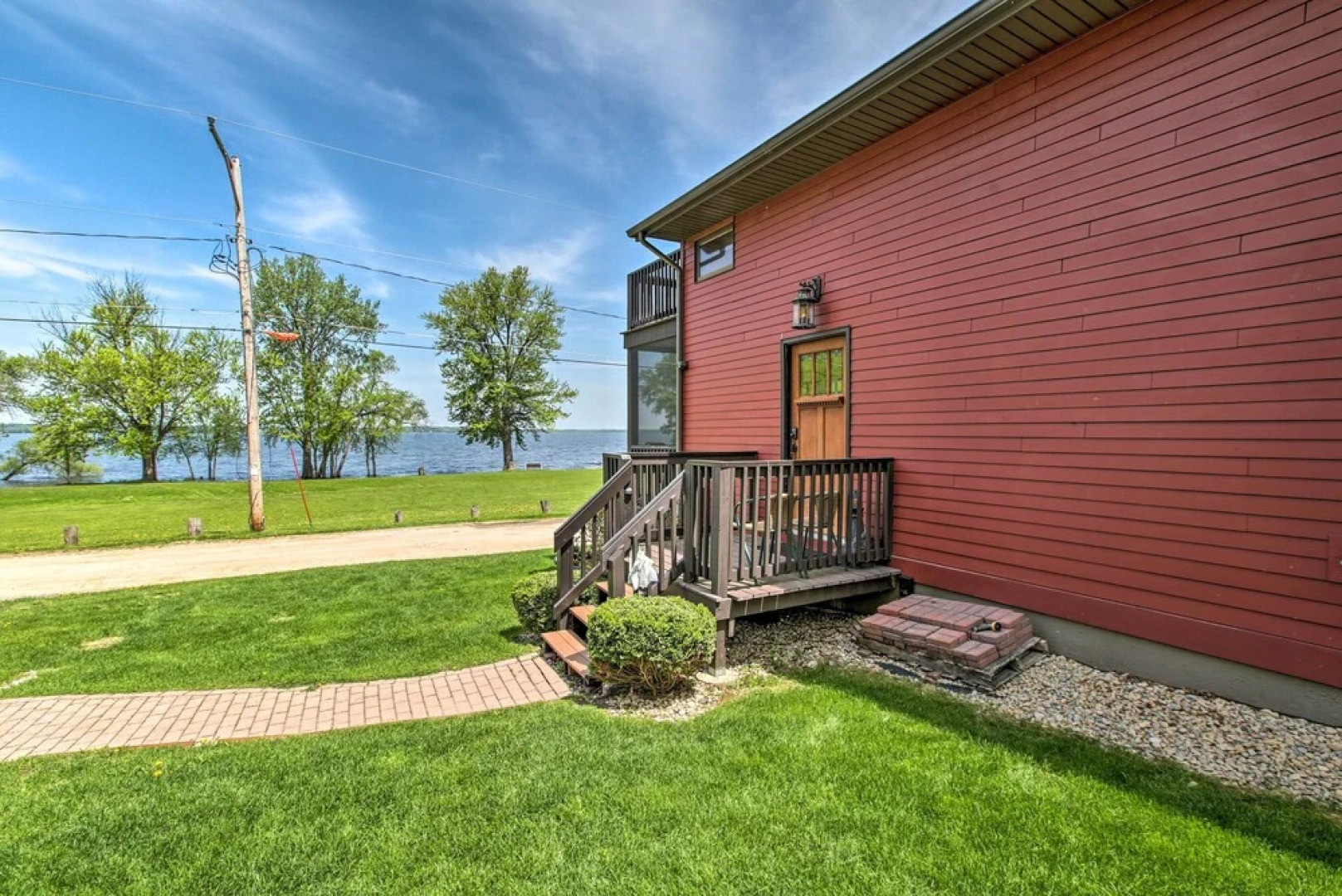 Waterfront Lake Koshkonong Home w/ Pier & Fire Pit