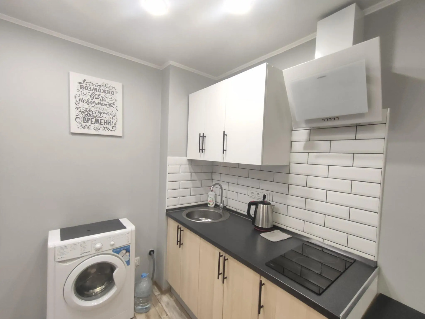 День и ночь на проспекте Ленинский 96Б