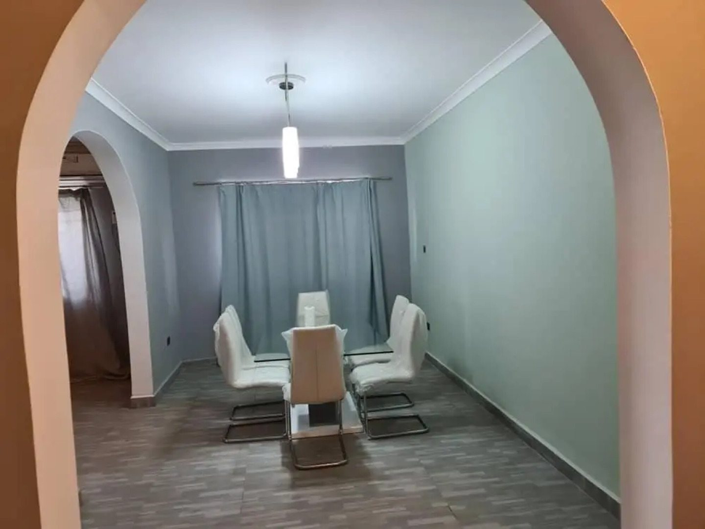 6-bed House in Freetown 5 min Drive From the Beach