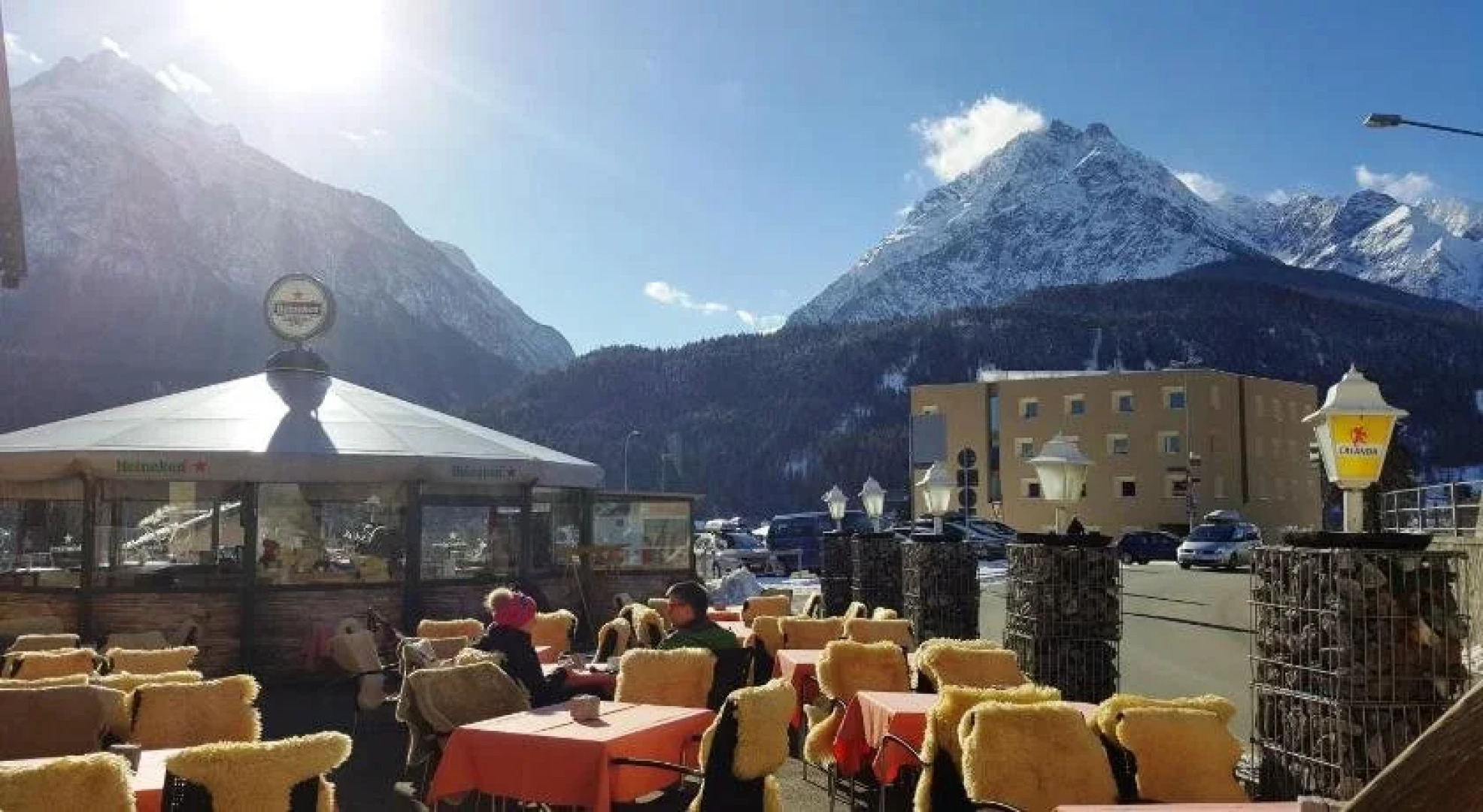 Bellaval Hotel & Restaurant