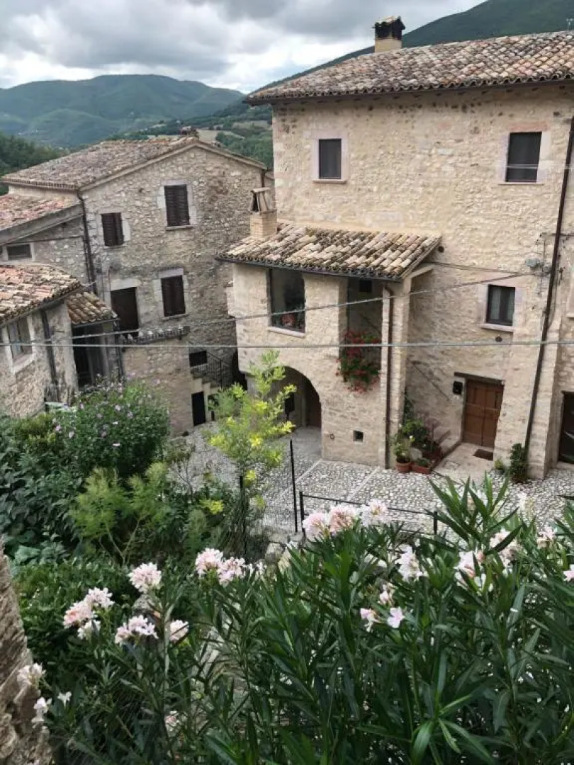 Beautiful residence, sleeps 6, a free breakfast