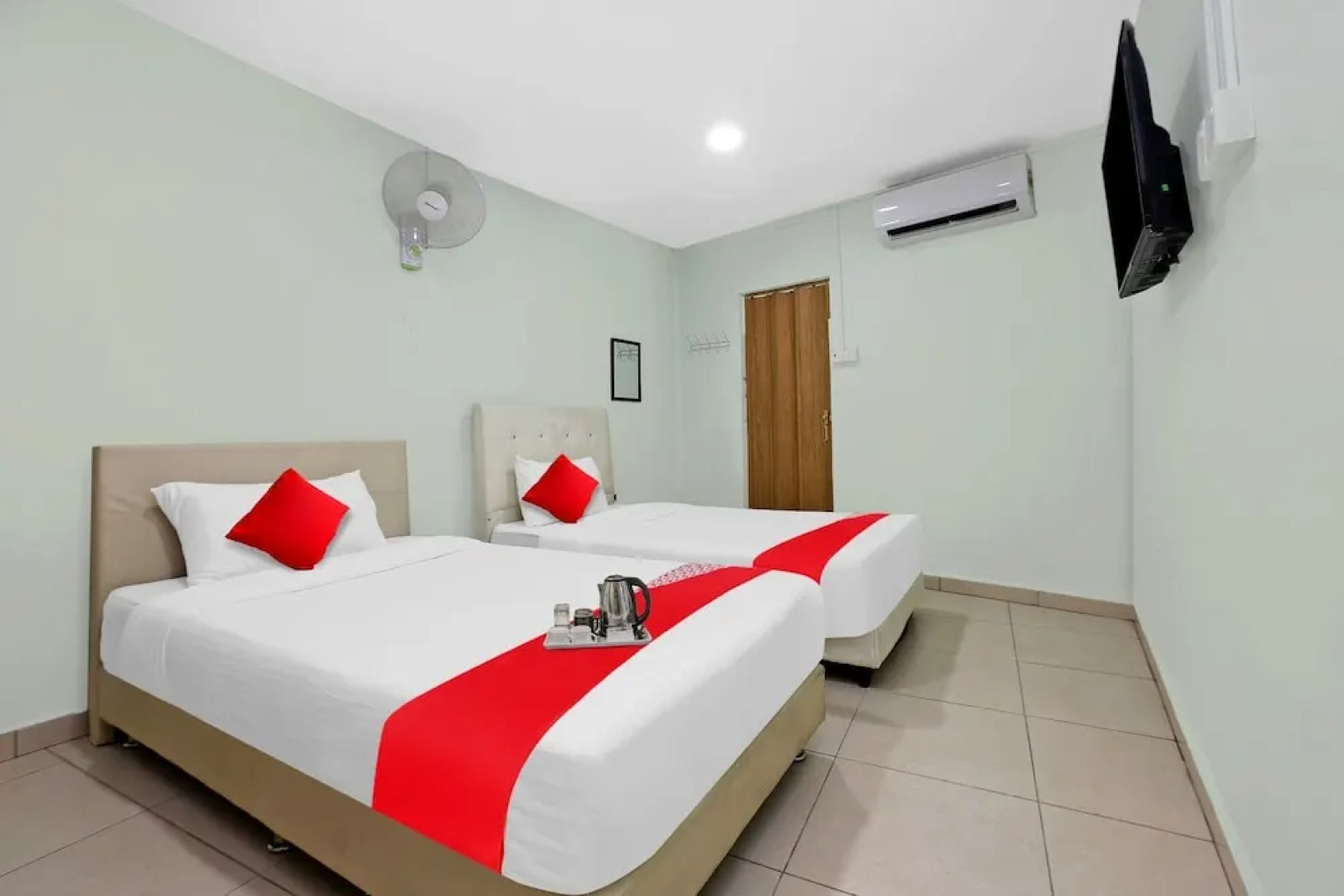 OYO 90873 Travellers Inn