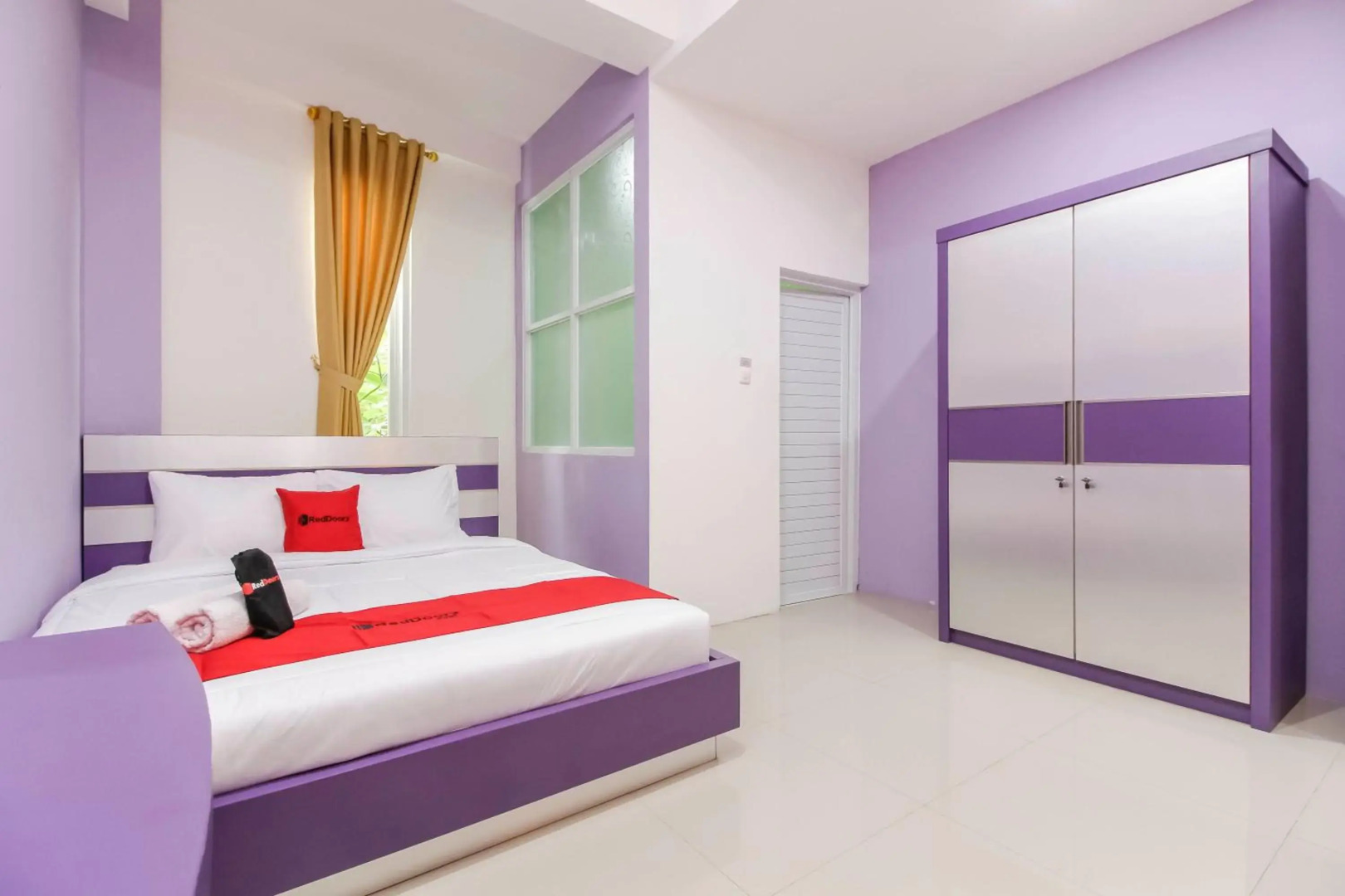 RedDoorz Plus near Stasiun Bekasi