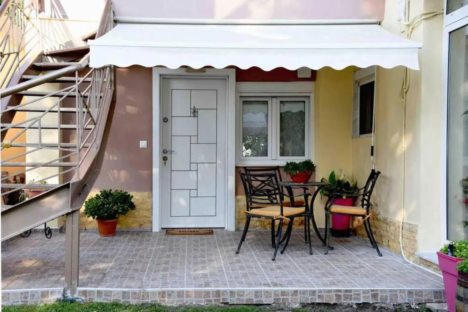 Summer Panorama ground floor studio