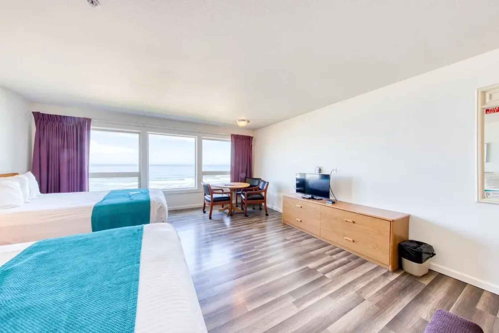 Seahorse Oceanfront Lodge