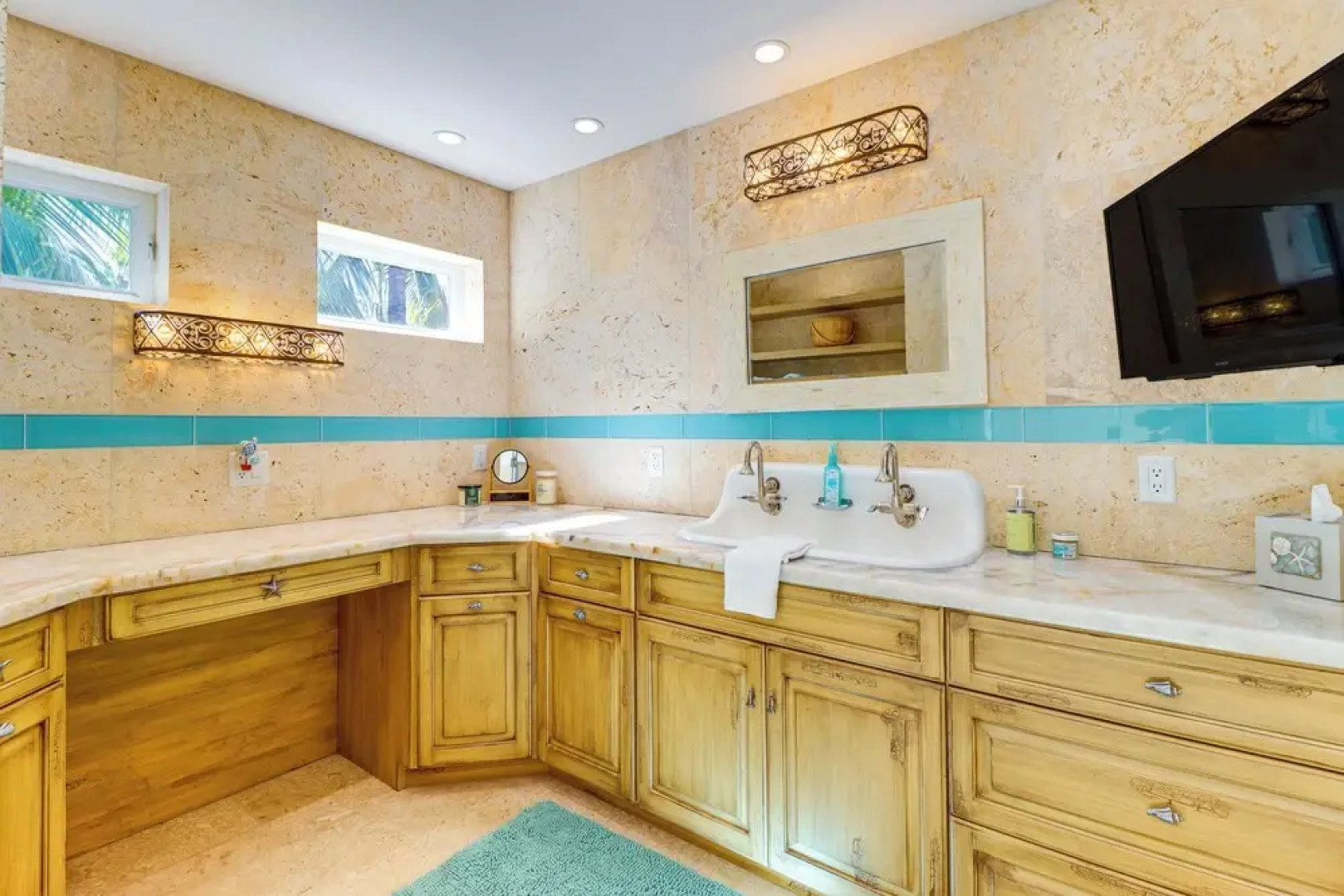 1 Mi to Dtwn: Oceanfront Gem w/ Resort Amenities!