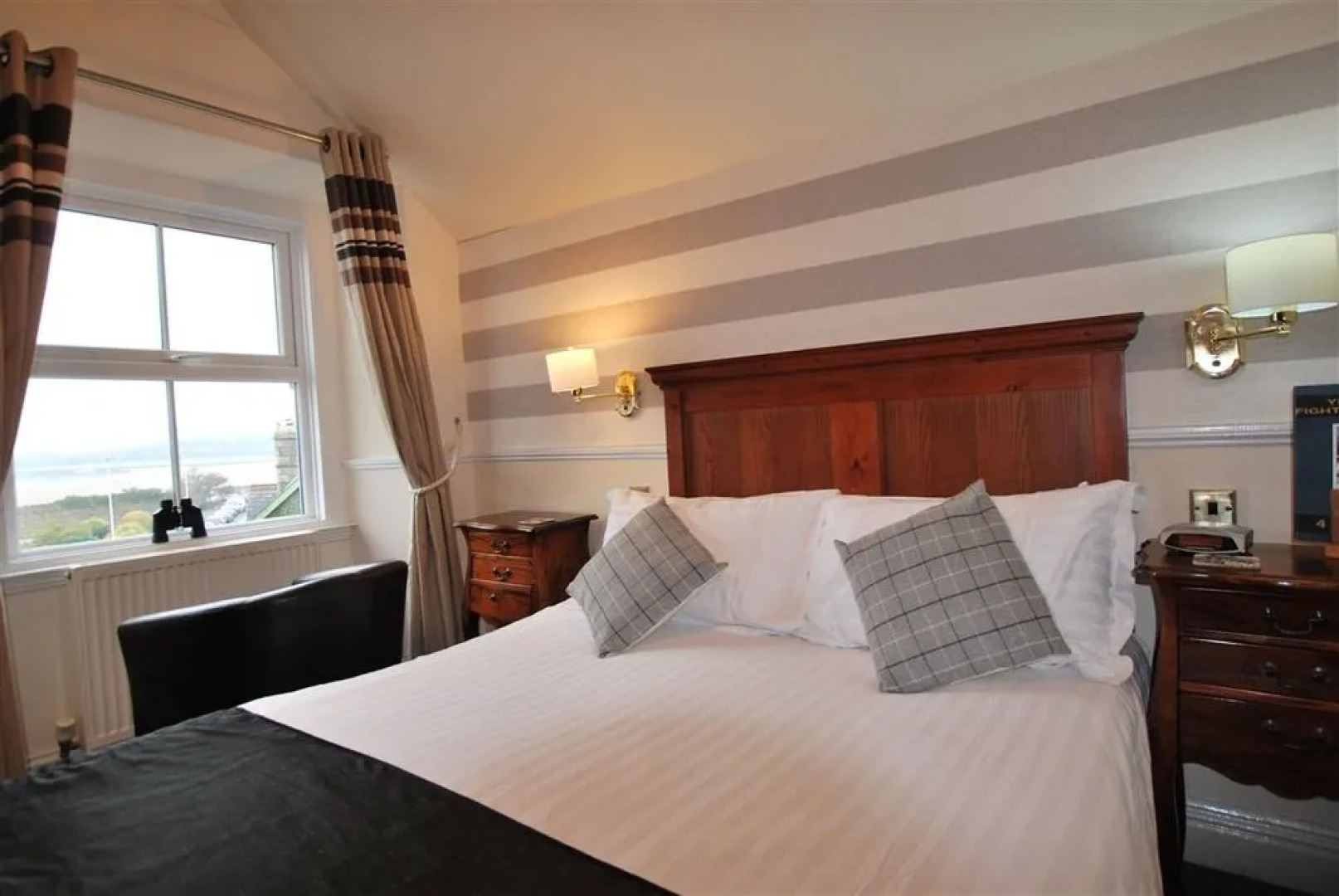 Ye Olde Fighting Cocks