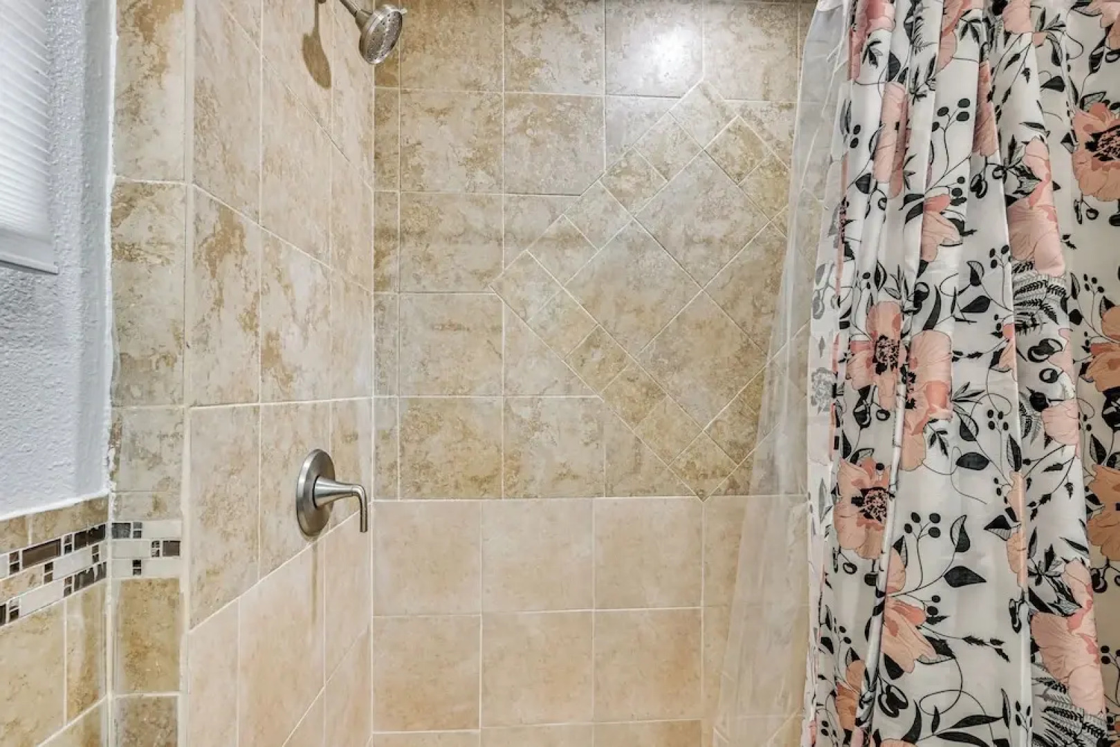 7 Mi to Busch Gardens: Lutz Home w/ Patio!