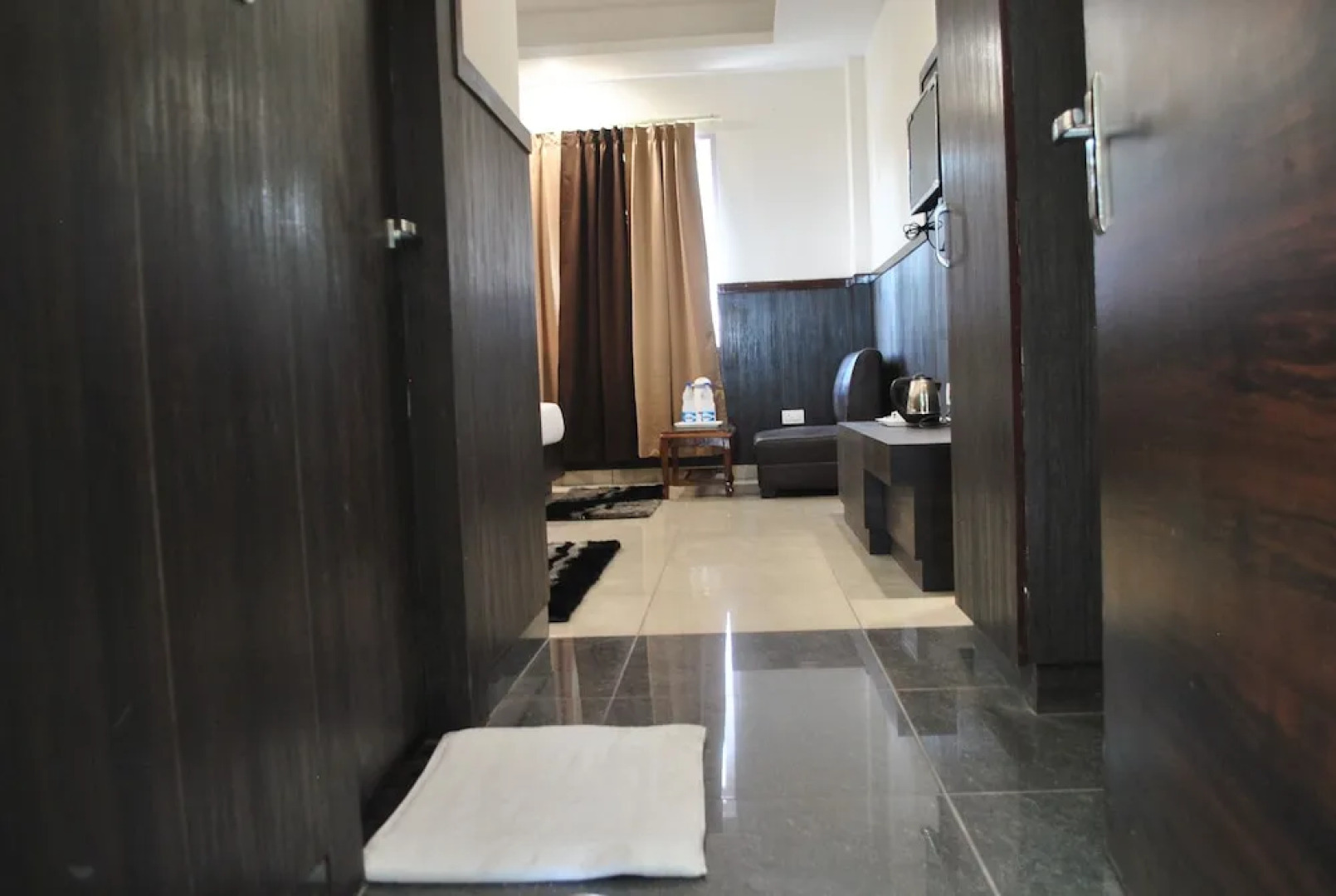 Green Hotel & Restaurant