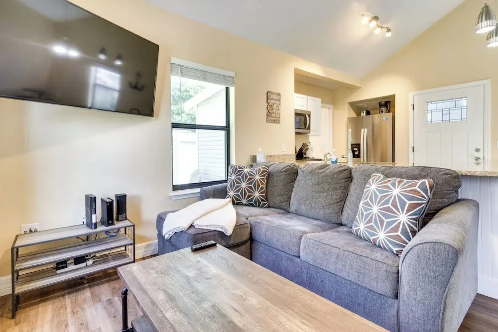 St Cloud Vacation Rental - Walk to Lakefront Park!