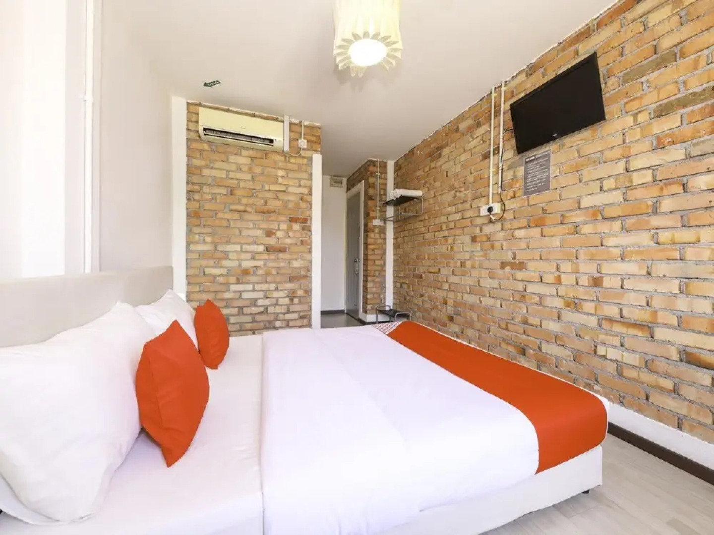 OYO 696 Bata Merah Boutique Hotel