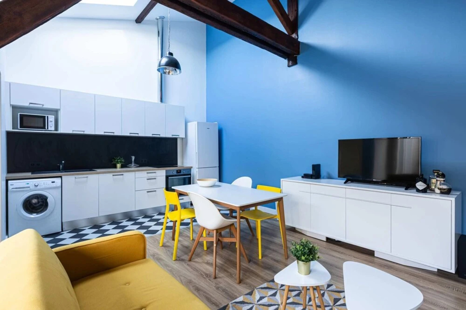 Bright 2BR Loft With a Quiet Patio