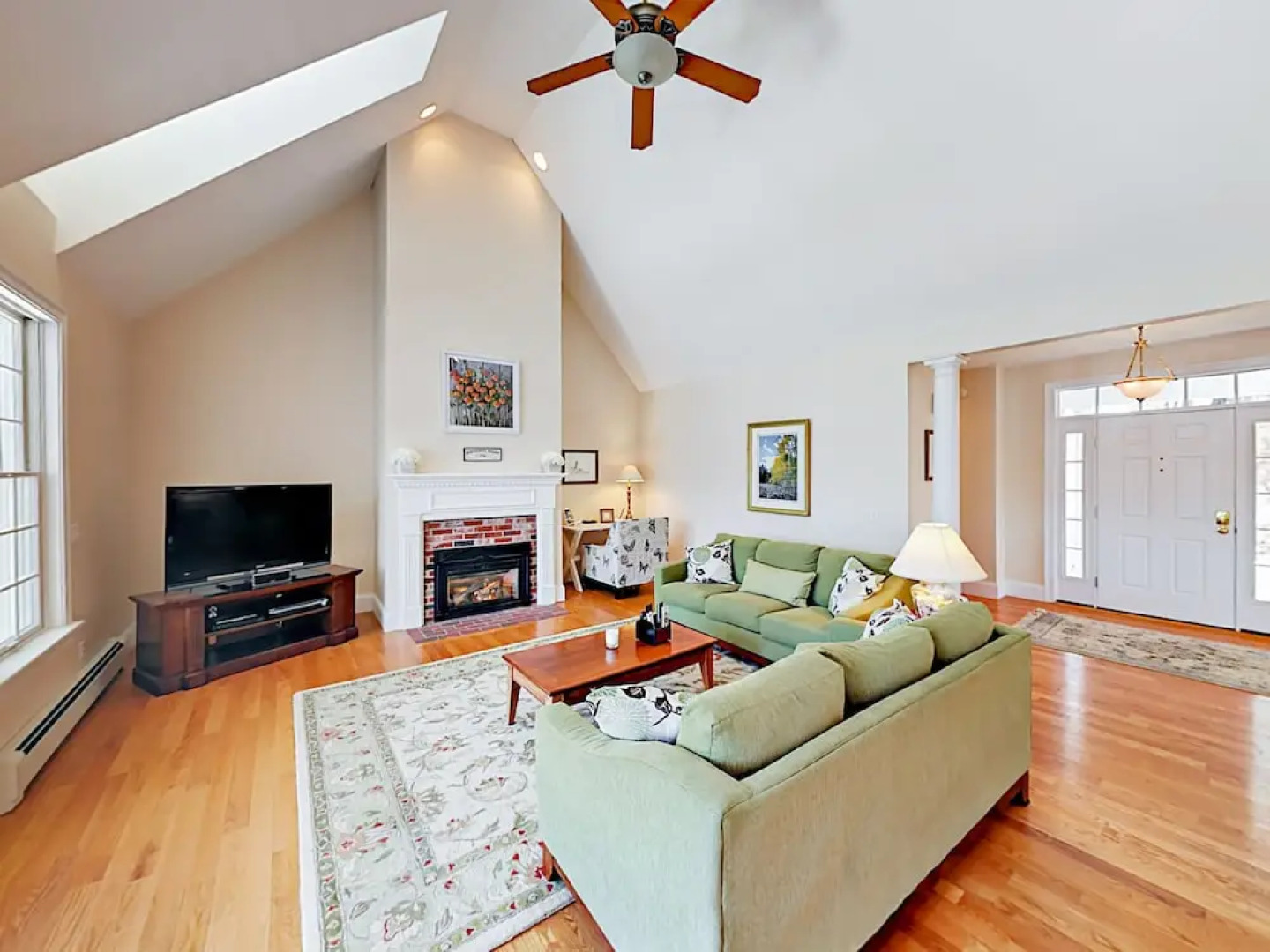 7 Apple Hill Lane Home 3 Bedrooms 2.5 Bathrooms Home