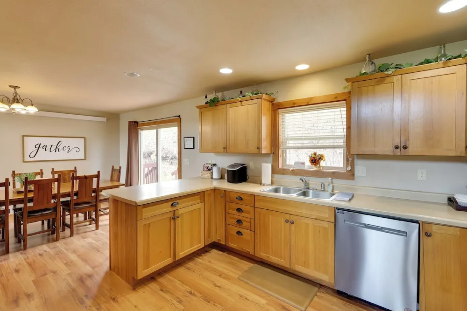 Cabin w/ On-site Trails - 15 Miles to Mt Rushmore!