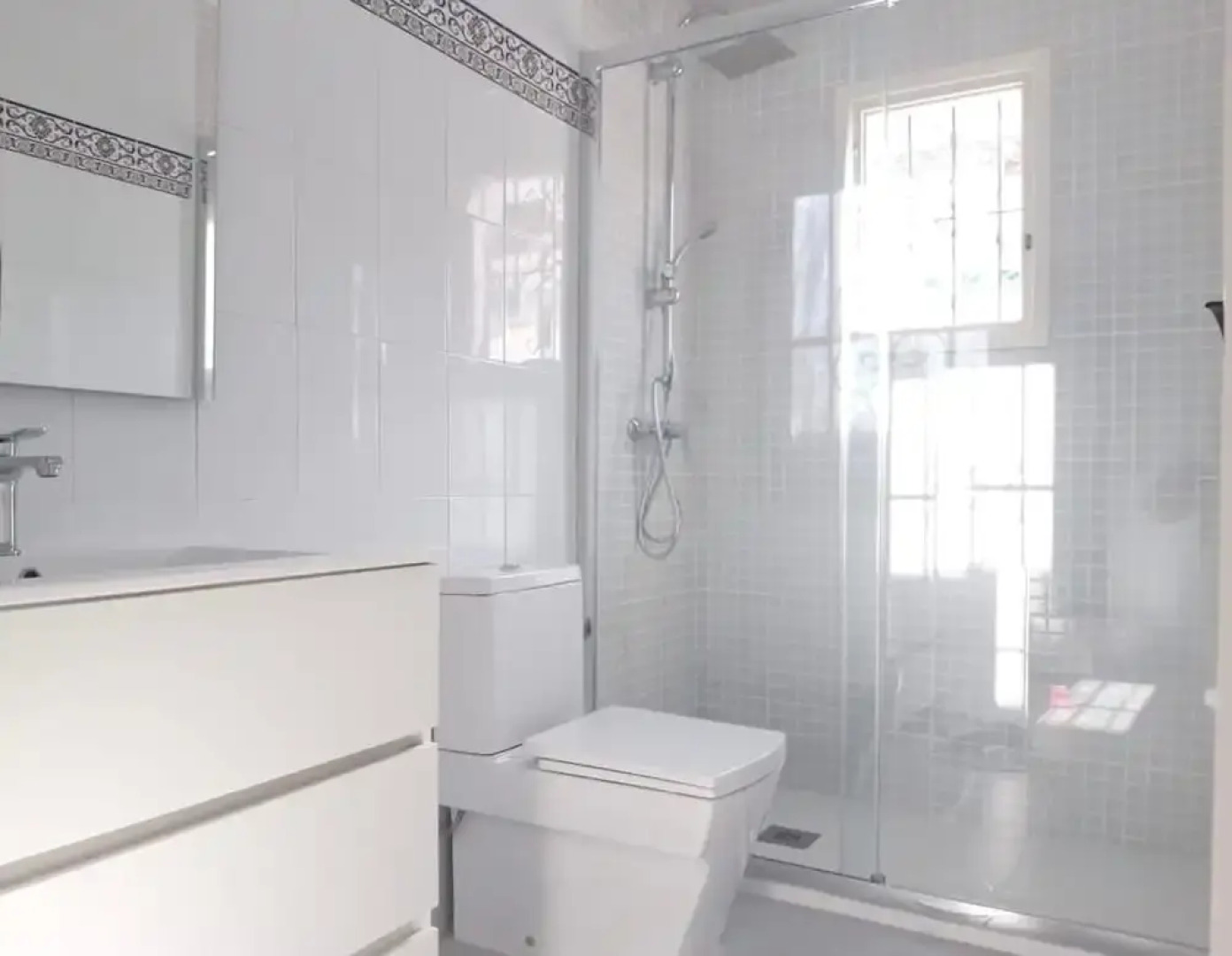 2 Bedroom 1 Bathroom Villa, Wifi, Tv, Short Walk to Beach, Bars and Restaurants