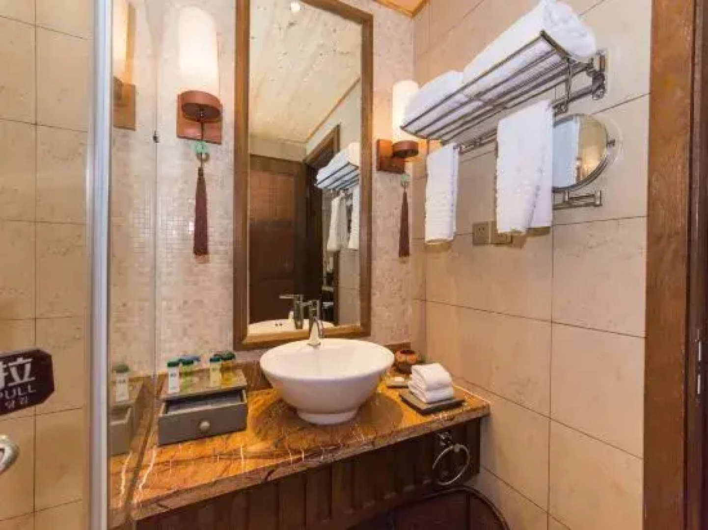 Nverzhai Holiday Hotel