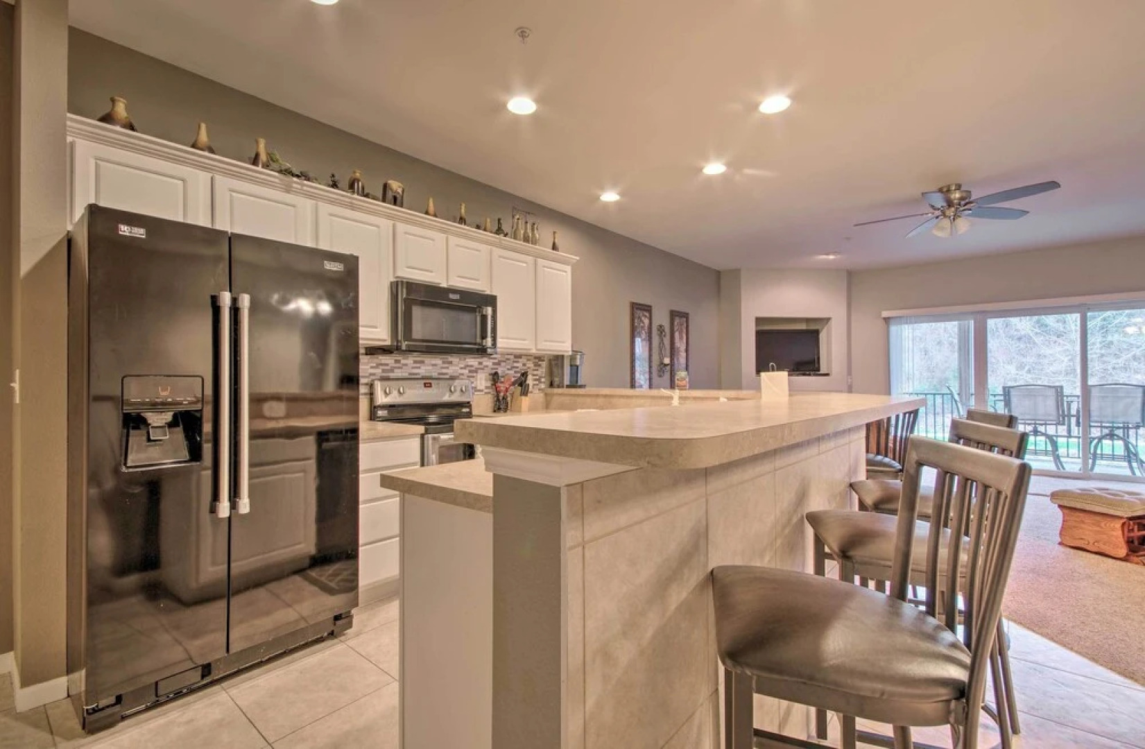 Spacious Lakefront Condo w/ Views in Camdenton!