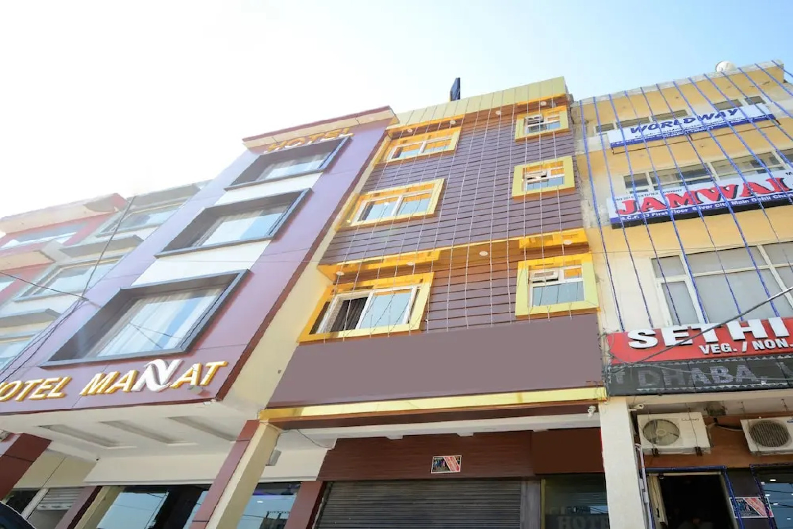 OYO 28335 Hotel Classic