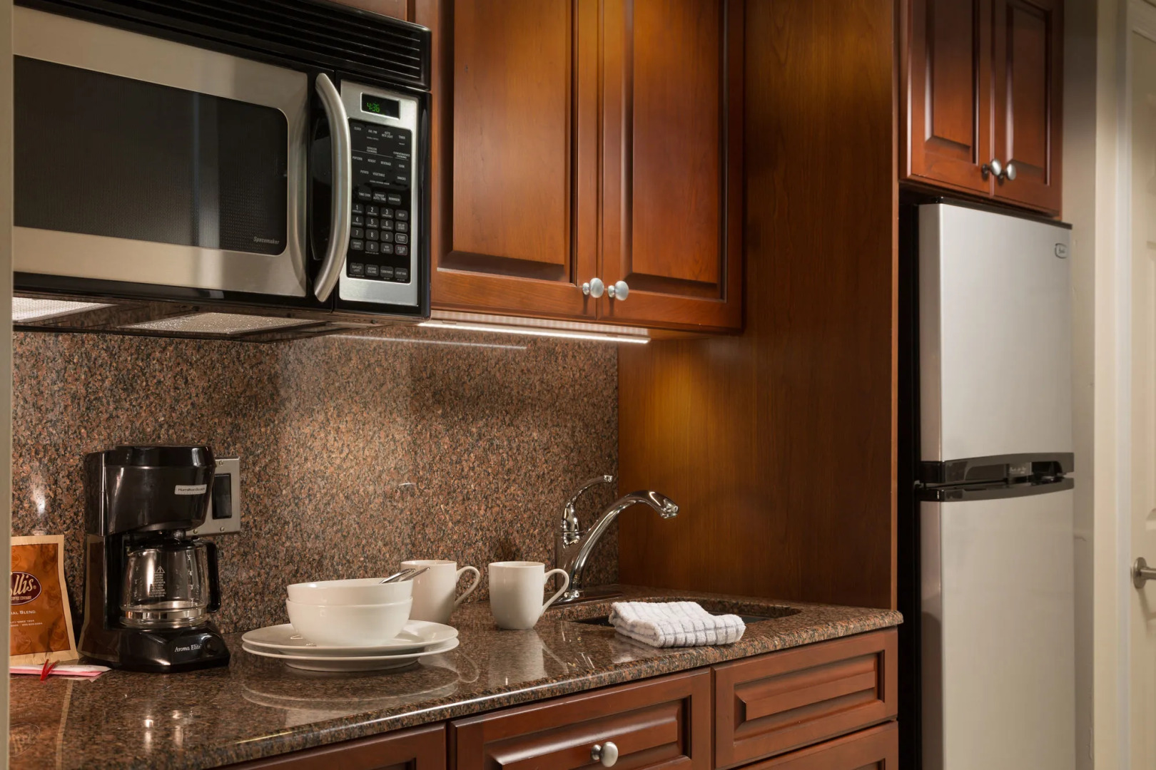 La Mer Beachfront Resort