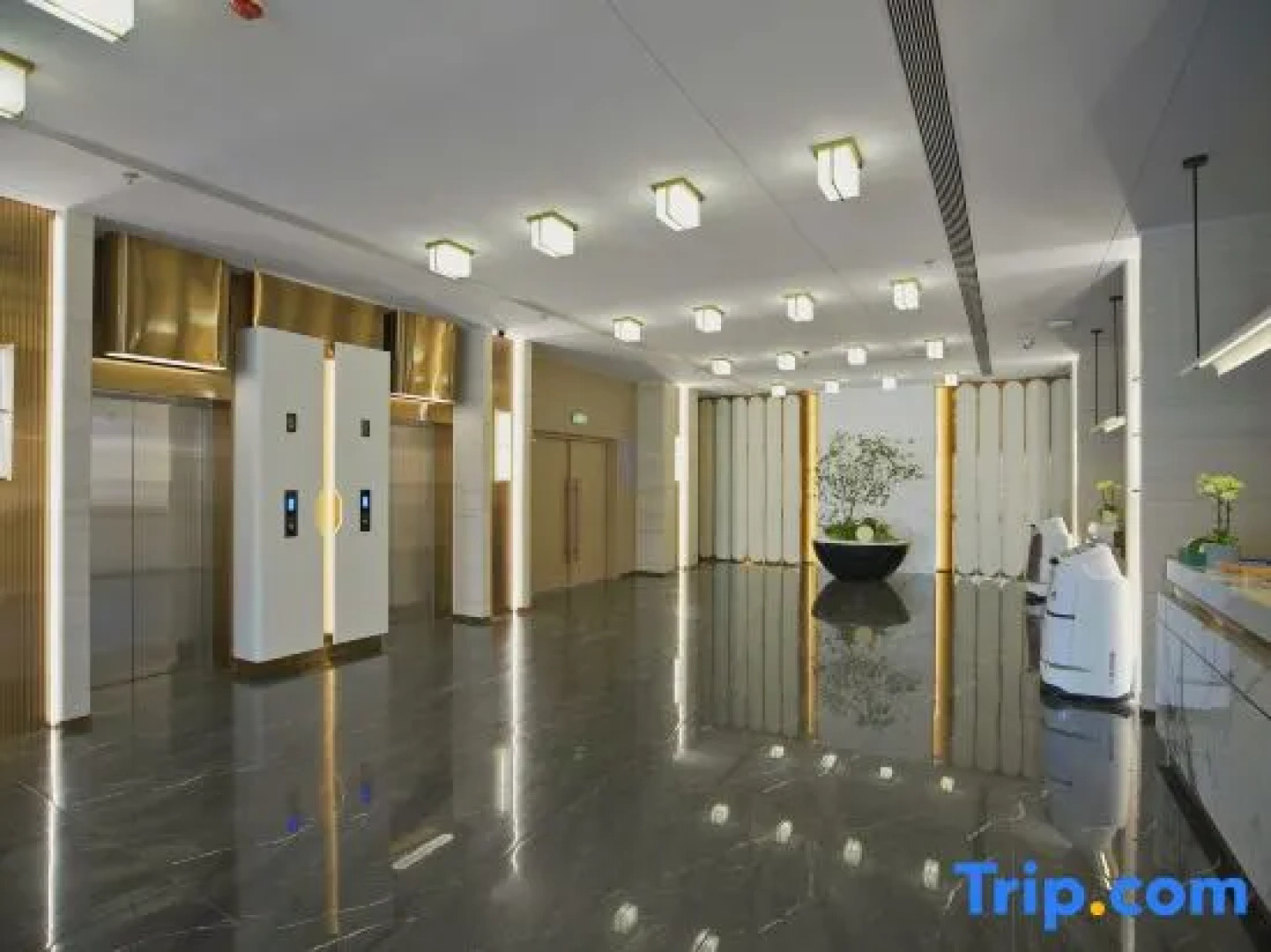 Qinhuangdao Xiadu Garden Hotel (People's Square)