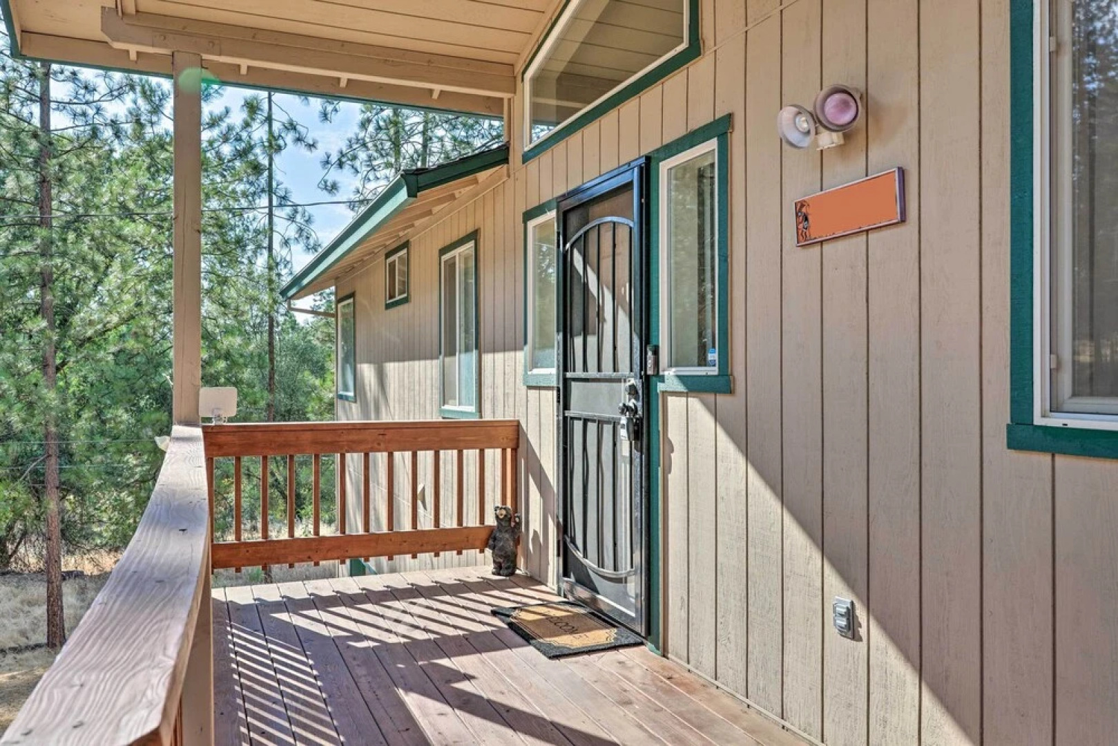 Woodsy Groveland Cabin w/ Deck < 3 Mi to Lake