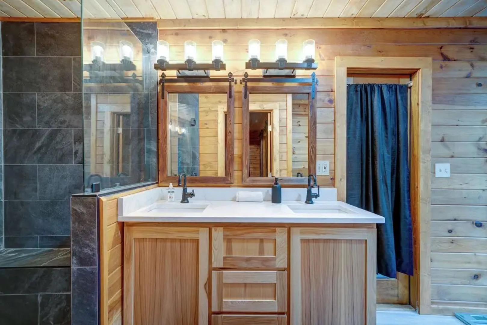 Bear Track Falls Peaceful, Quiet Mtn. Retreat!