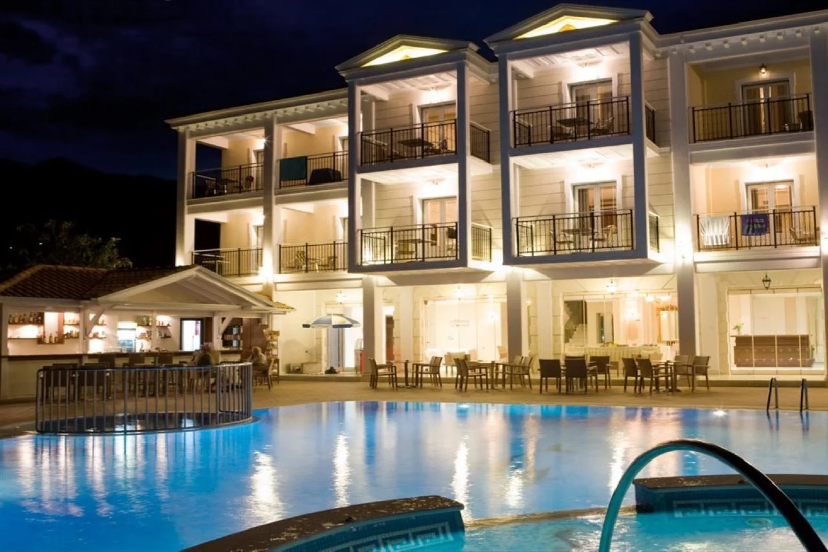 Royal Nidri Hotel & Apartments