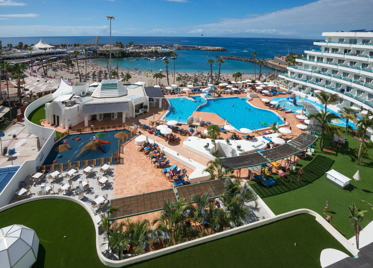 Отель HOVIMA La Pinta Beachfront Family