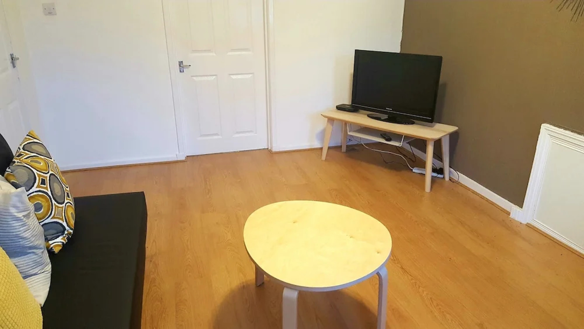 Dragon - Wellhall House 2 Bedroom Home