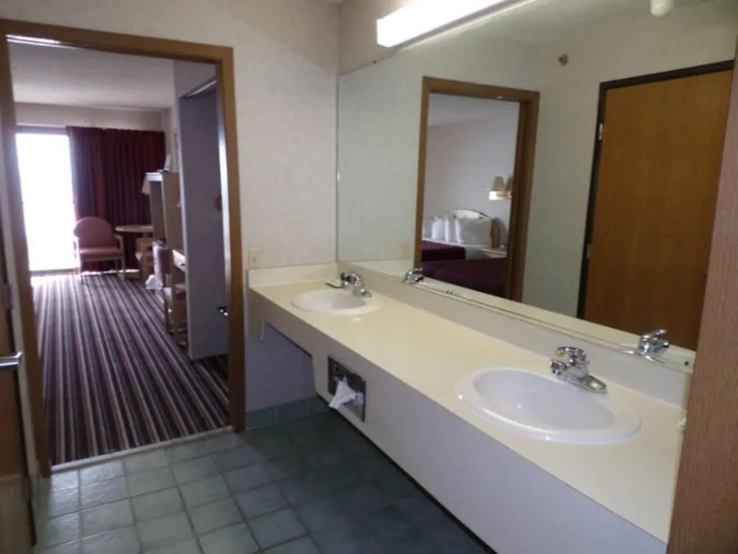 Bavarian Haus Lakefront Inn