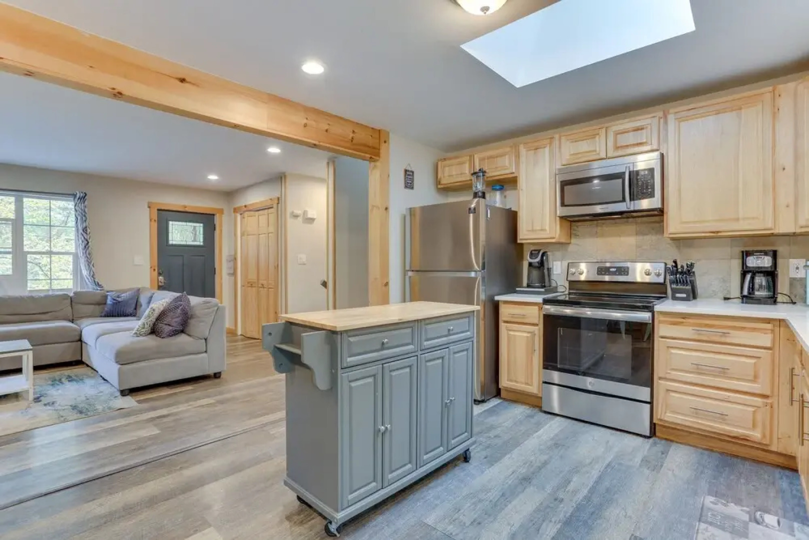 Hot Tub & Pool Access: Year-round Pocono Retreat!