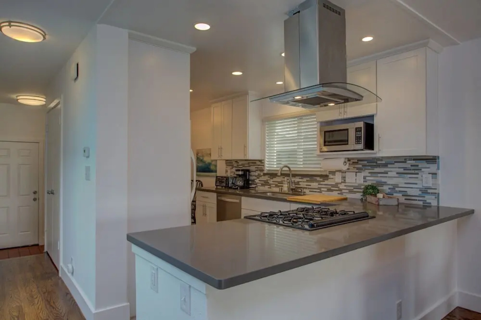 Bird Paradise: Serene Bayview Home in East Alameda 2 Bedrooms 2 Bathro