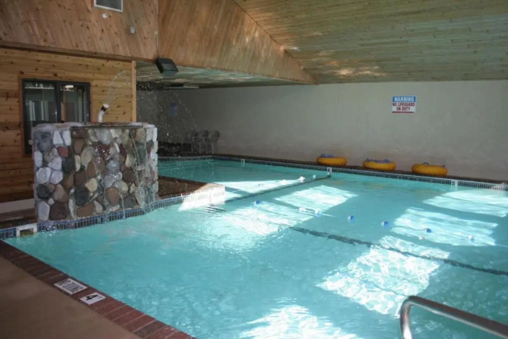 Mackinaw Beach & Bay Inn & Suites